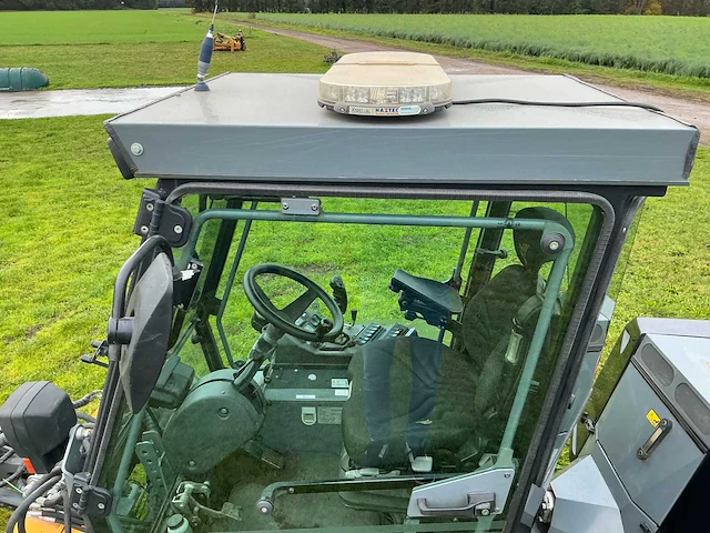 2013 kärcher mic 45 advanced werktuigendrager met onrkuidborstel en kantensnijder - afbeelding 4 van  33