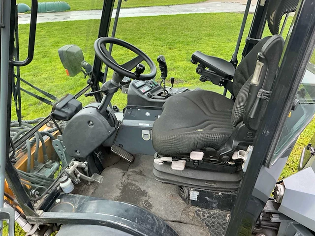 2013 kärcher mic 45 advanced werktuigendrager met onrkuidborstel en kantensnijder - afbeelding 10 van  33