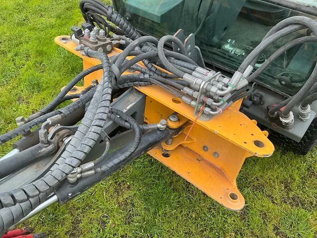 2013 kärcher mic 45 advanced werktuigendrager met onrkuidborstel en kantensnijder - afbeelding 33 van  33