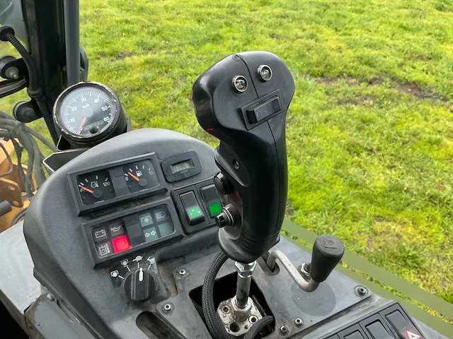 2013 kärcher mic 45 advanced werktuigendrager met onrkuidborstel en kantensnijder - afbeelding 14 van  32