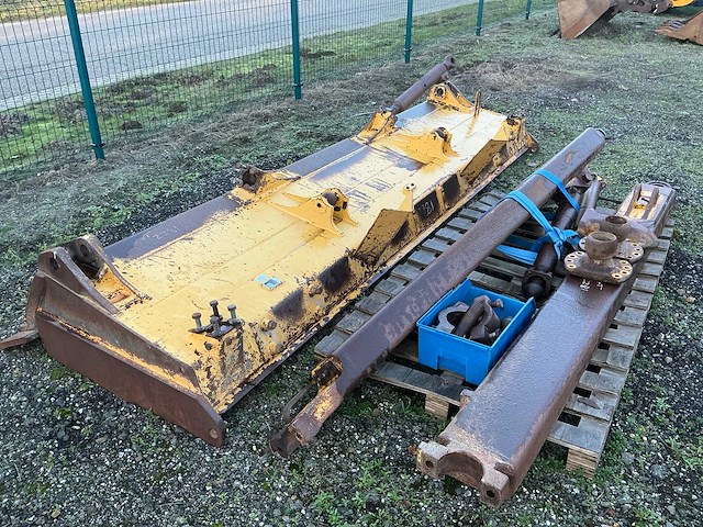 2013 komatsu d65px-17 bulldozer - afbeelding 8 van  26