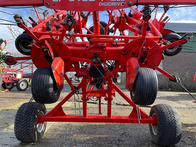 2013 kuhn gf 8702 t gii schudder - afbeelding 8 van  12