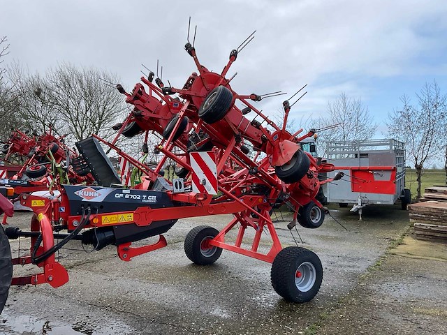 2013 kuhn gf 8702 t gii schudder - afbeelding 1 van  9