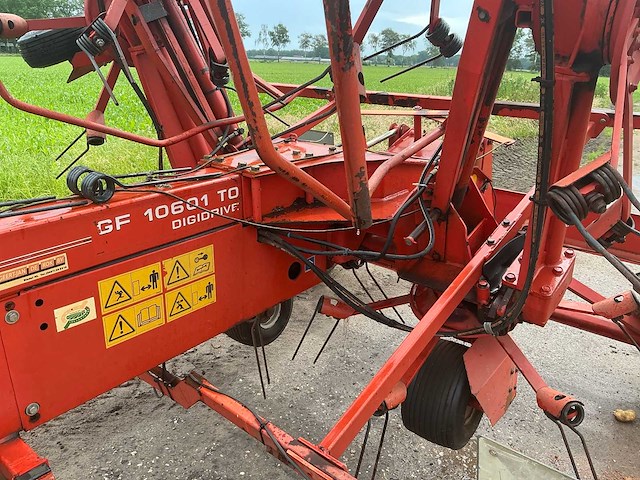 2013 kuhn gf10601to hooischudder - afbeelding 15 van  24