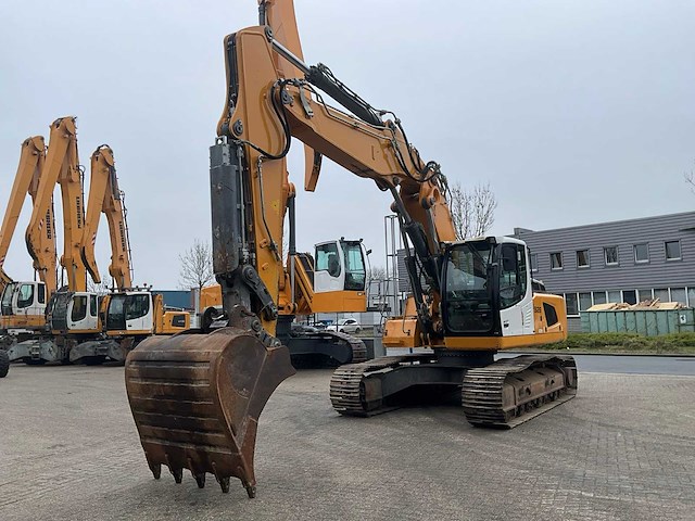 2013 liebherr r926 lc rupsgraafmachine - afbeelding 1 van  33