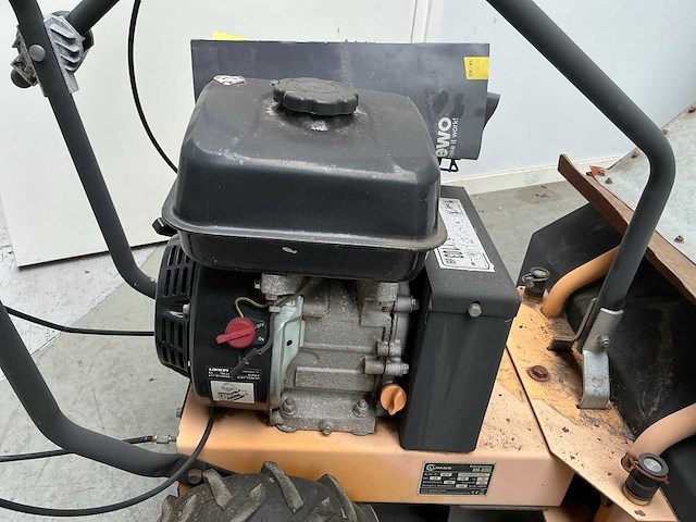 2013 lumas km-600 zelfrijdende veegmachine - afbeelding 2 van  4