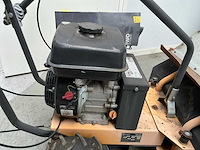 2013 lumas km-600 zelfrijdende veegmachine - afbeelding 2 van  4