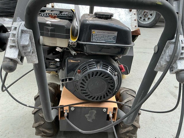 2013 lumas km-600 zelfrijdende veegmachine - afbeelding 3 van  4