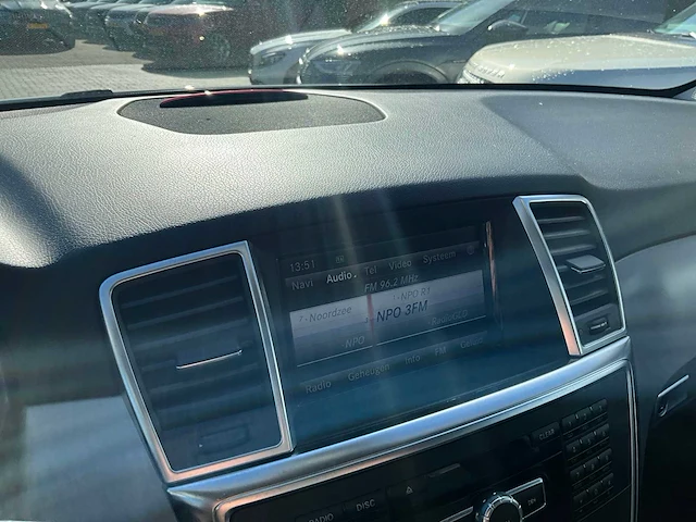 2013 mercedes-benz m-klasse 350 personenauto - afbeelding 15 van  31