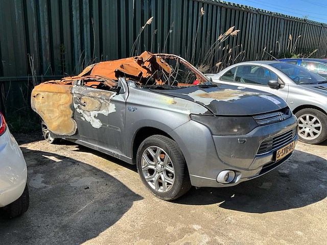 2013 mitsubishi outlander 2.0 phev instyle+ personenauto - afbeelding 1 van  2