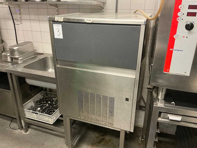 2013 n.t.f sl140a-q ijsblokjesmachine - afbeelding 1 van  6