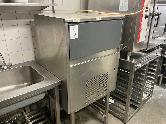 2013 n.t.f sl140a-q ijsblokjesmachine - afbeelding 2 van  6
