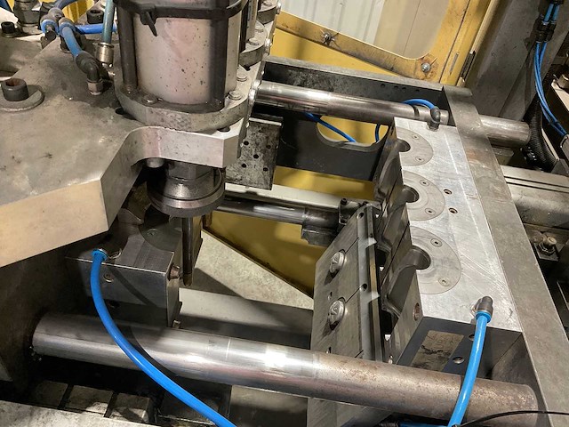 2013 pet preform molding machine - afbeelding 16 van  31