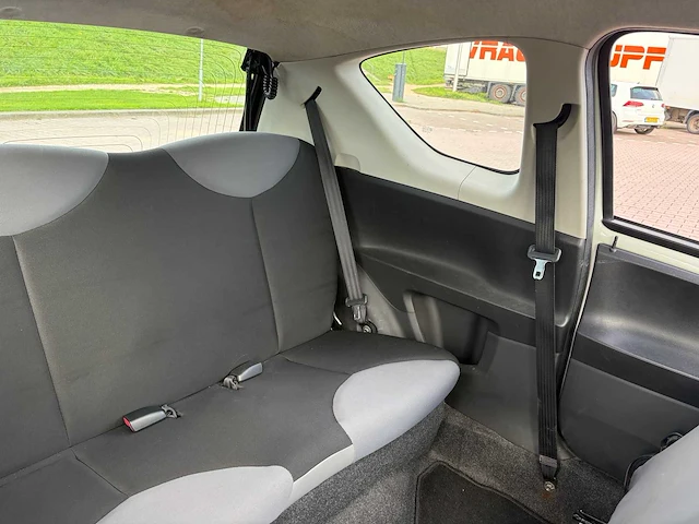 2013 peugeot 107 1.0 access basic personenauto - afbeelding 28 van  42