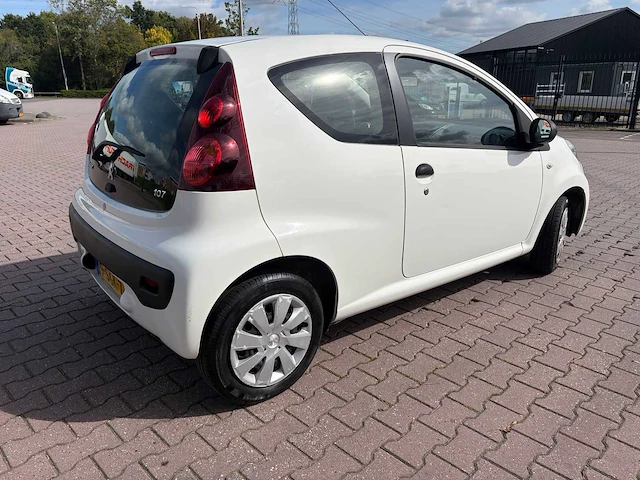 2013 peugeot 107 1.0 access basic personenauto - afbeelding 38 van  42
