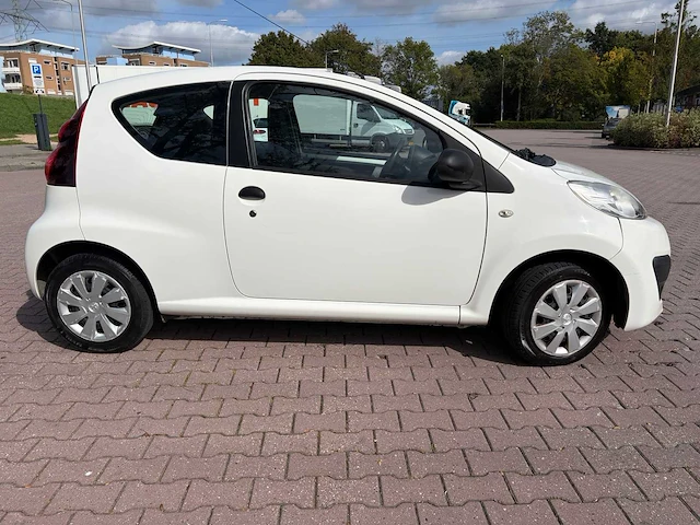 2013 peugeot 107 1.0 access basic personenauto - afbeelding 39 van  42