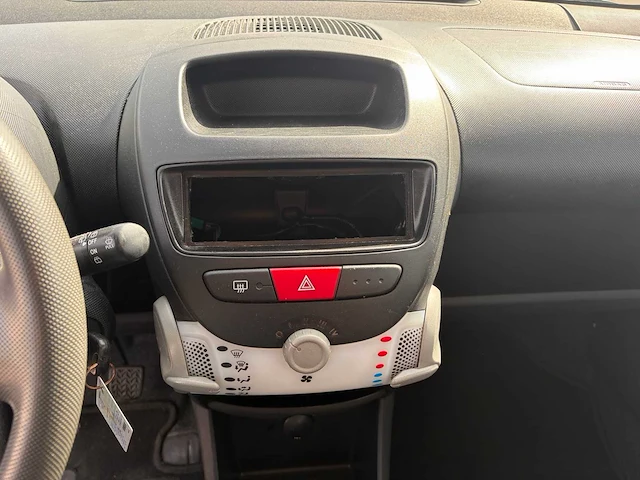 2013 peugeot 107 1.0 access basic personenauto - afbeelding 16 van  49