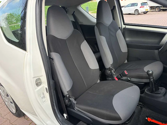 2013 peugeot 107 1.0 access basic personenauto - afbeelding 26 van  49
