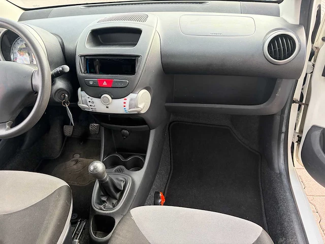 2013 peugeot 107 1.0 access basic personenauto - afbeelding 30 van  49