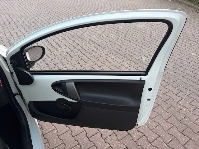2013 peugeot 107 1.0 access basic personenauto - afbeelding 31 van  49