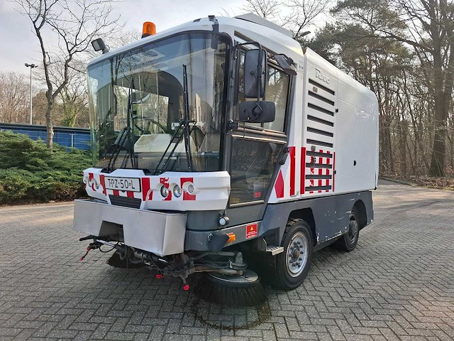 2013 ravo 530 straatveegmachine - afbeelding 1 van  20