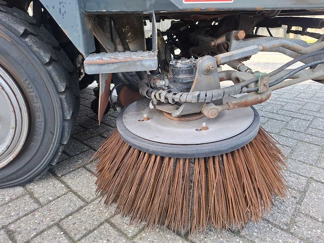 2013 ravo 530 straatveegmachine - afbeelding 7 van  19