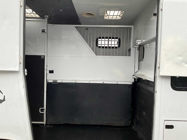 2013 renault master 150dci horsetruck met chardron opbouw vpn-63-p - afbeelding 13 van  45