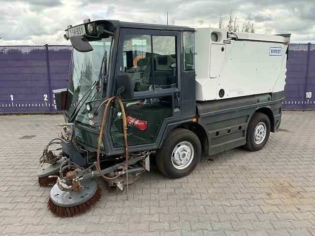 2013 schmidt swingo 200+ (t-54-bsx) zelfrijdende veegmachine - afbeelding 1 van  16