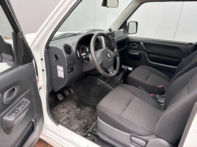 2013 suzuki jimny 1.3 jlx 4x4 bedrijfswagen - afbeelding 3 van  24