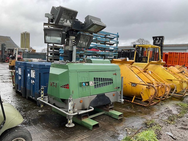 2013 towerlight vt1230v-1317 mobiele lichtmast - afbeelding 1 van  11