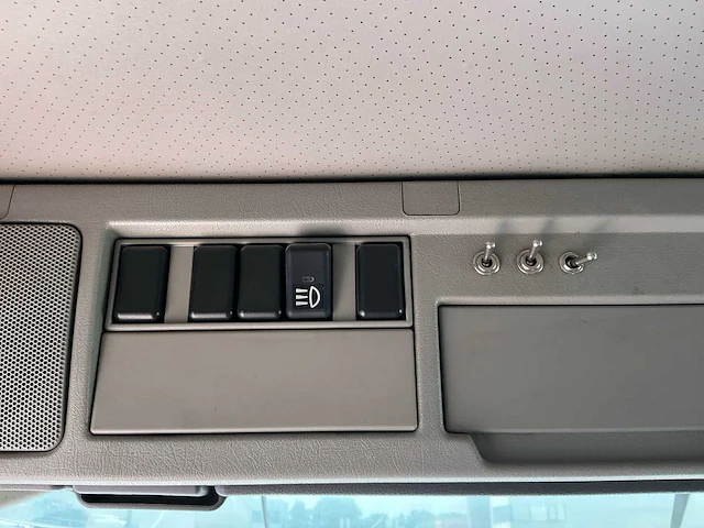 2013 volvo fh13.460 vrachtwagen - afbeelding 32 van  44