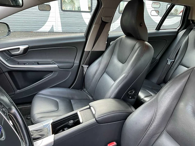 2013 volvo v60 2.4 d6 awd personenauto 1-stp-08 - afbeelding 27 van  46