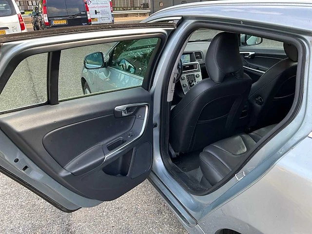 2013 volvo v60 2.4 d6 awd personenauto 1-stp-08 - afbeelding 33 van  46
