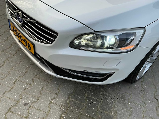 2013 volvo v60 2.4d6 awd plug in hybrid summum - afbeelding 2 van  36
