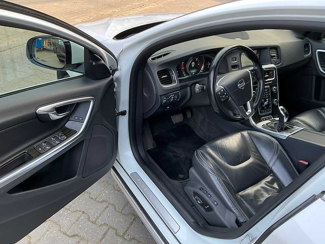 2013 volvo v60 2.4d6 awd plug in hybrid summum - afbeelding 7 van  36