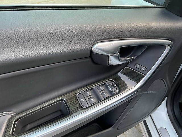 2013 volvo v60 2.4d6 awd plug in hybrid summum - afbeelding 9 van  36