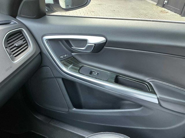 2013 volvo v60 2.4d6 awd plug in hybrid summum - afbeelding 17 van  36