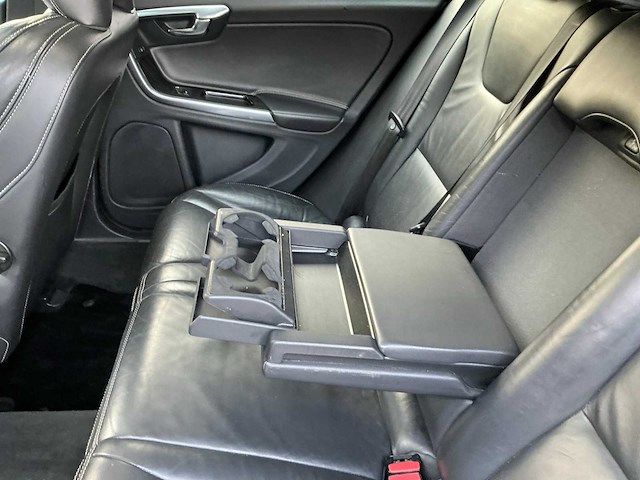 2013 volvo v60 2.4d6 awd plug in hybrid summum - afbeelding 21 van  36