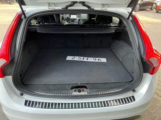2013 volvo v60 2.4d6 awd plug in hybrid summum - afbeelding 22 van  36