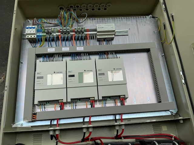 2013 zumtobel onlitecentral cps centrale noodverlichting / noodstroominstalatiekast - afbeelding 3 van  6