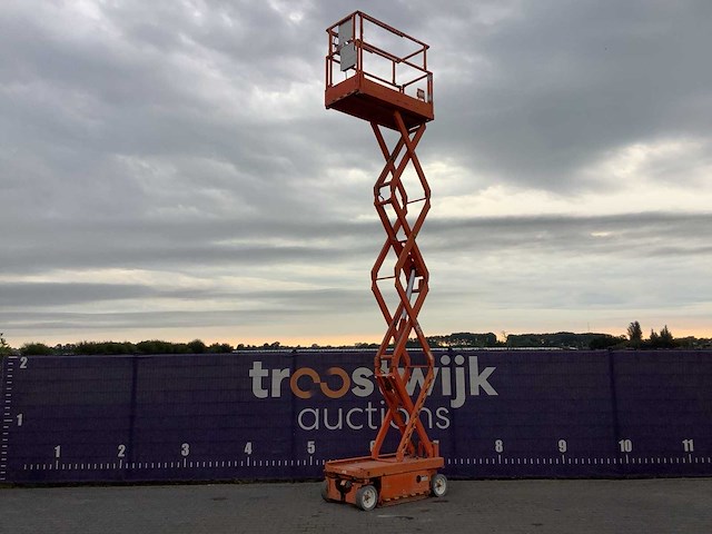 2014 - skyjack - sj-iii 3219 - schaarhoogwerker - afbeelding 1 van  8