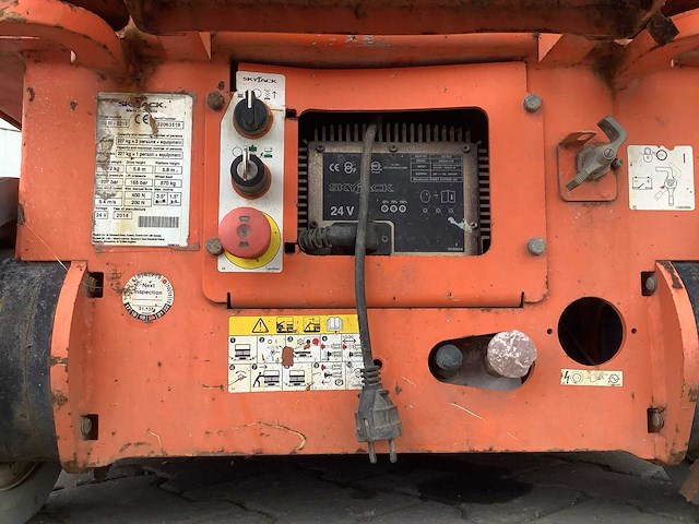 2014 - skyjack - sj-iii 3219 - schaarhoogwerker - afbeelding 7 van  8