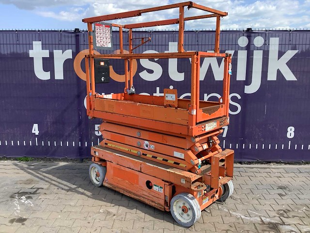 2014 - skyjack - sj3-3219 - schaarhoogwerker - afbeelding 4 van  5