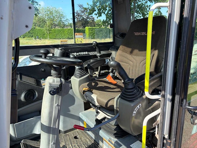 2014 - takeuchi - tb295w - banden graafmachine - afbeelding 23 van  28