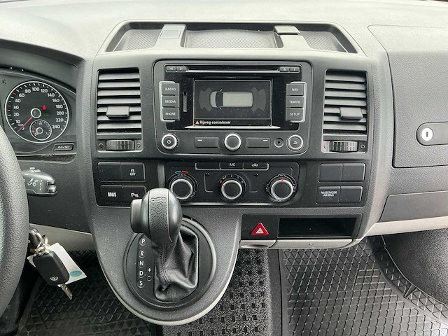 2014 - volkswagen - hondenvervoer - transporter - 2.0 tdi l1h1 com. dc - bedrijfswagen/hondenwagen - afbeelding 6 van  8