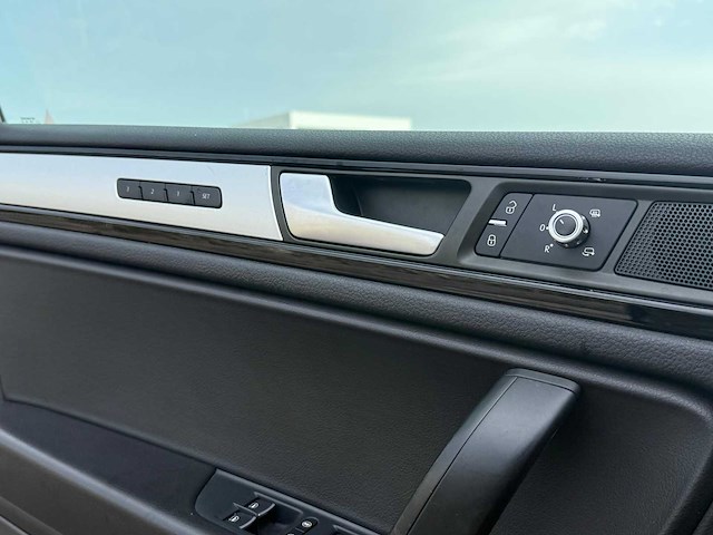 2014 - volkswagen - touareg - 3.0 tdi r-line 5-zns-93 iaw - afbeelding 15 van  23