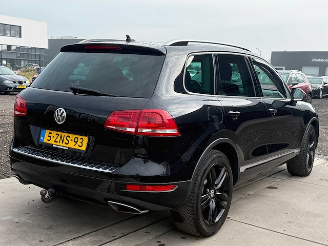 2014 - volkswagen - touareg - 3.0 tdi r-line 5-zns-93 iaw - afbeelding 18 van  23