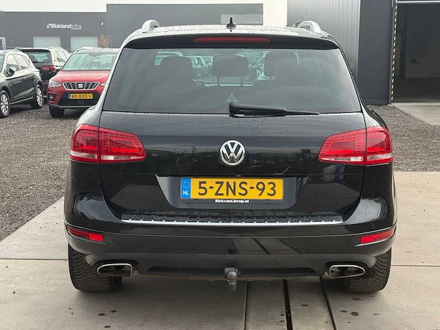 2014 - volkswagen - touareg - 3.0 tdi r-line 5-zns-93 iaw - afbeelding 17 van  23