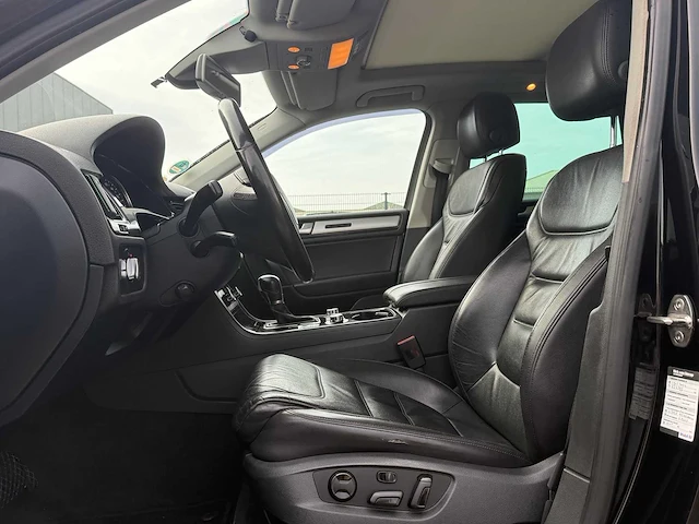 2014 - volkswagen - touareg - 3.0 tdi r-line 5-zns-93 iaw - afbeelding 22 van  23