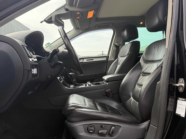 2014 - volkswagen - touareg - 3.0 tdi r-line 5-zns-93 iaw - afbeelding 22 van  23